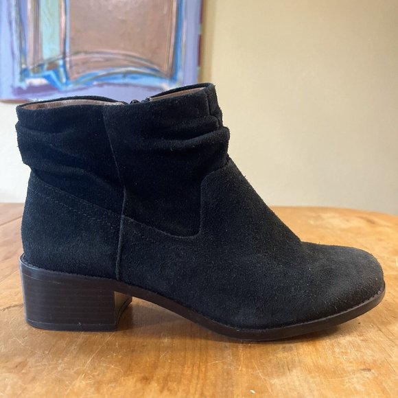 Vionic Kanela Black Suede Weather Resistant heeled Ankle Bootie zip Women's 7.5 - Picture 1 of 14